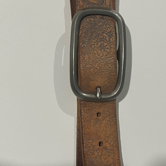 Bundle of 2 leather belts, one dark brown and one light brown size XL - Picture 3 of 5